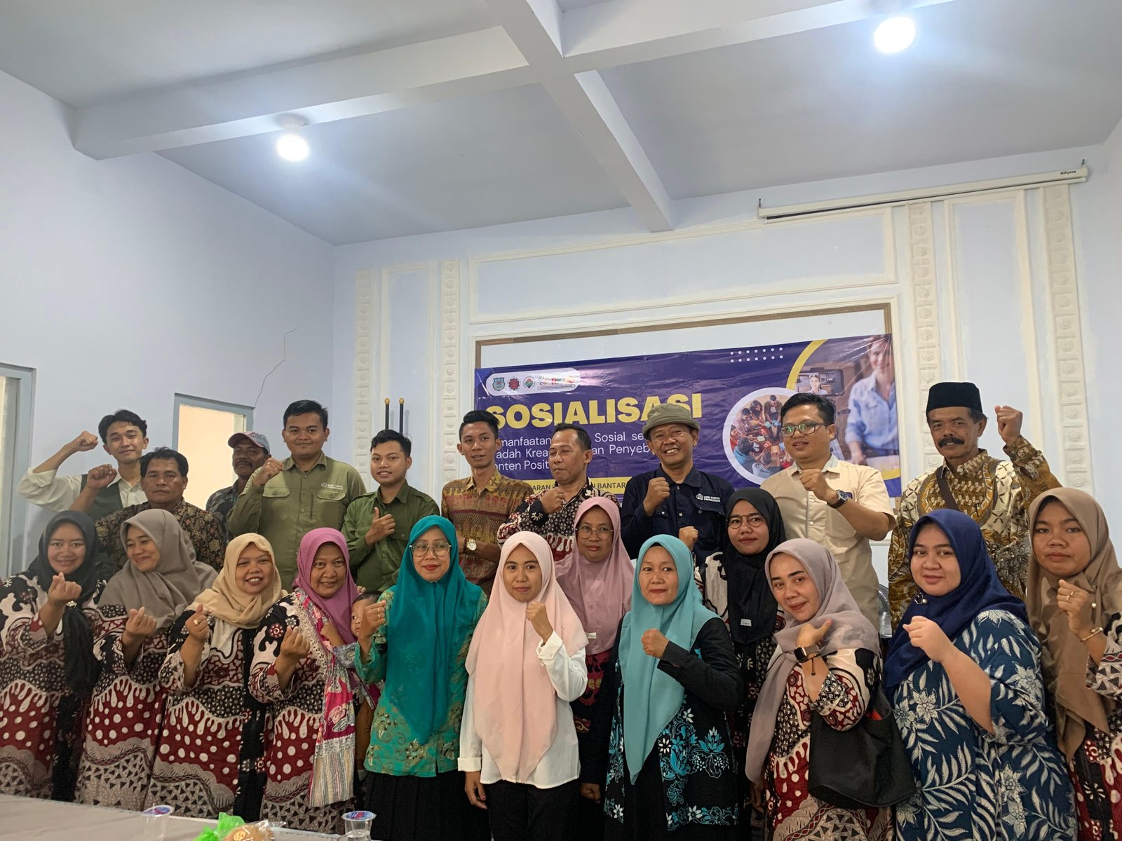 Sosialisasi Pemanfaatan Media Sosial dan Kreativitas untuk Membangun Desa Positif